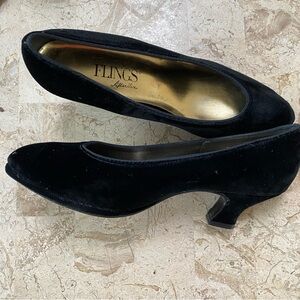 Black Velour Slip On Vintage Pump Almond Toe Flings After Six Size 6
